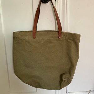 Green madewell medium sized bag lined inner pockets
